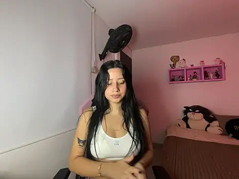 Snapshot of lucy_grey25 chatting on 05-27-26, 05:42 lucy grey25 online show from 05-27-26, 05:42