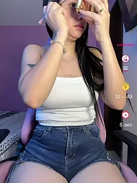 Snapshot of lucy_grey25 chatting on 07-12-26, 05:36 lucy grey25 online show from 07-12-26, 05:36