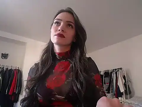 Snapshot of AlienaMoore chatting on 07-25-26, 03:07 AlienaMoore online show from 07-25-26, 03:07