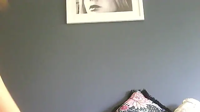 Snapshot of Ginger-bb chatting on 06-04-26, 06:07 Ginger-bb online show from 06-04-26, 06:07