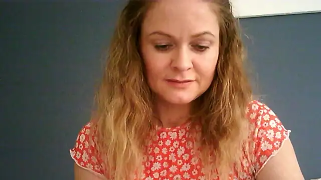 Snapshot of Ginger-bb chatting on 11-16-25, 12:43 Ginger-bb online show from 11-16-25, 12:43