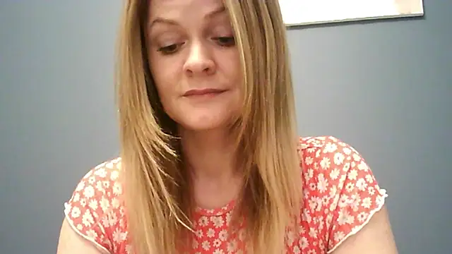 Snapshot of Ginger-bb chatting on 11-11-25, 06:52 Ginger-bb online show from 11-11-25, 06:52