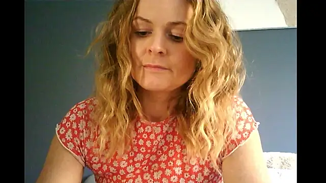 Snapshot of Ginger-bb chatting on 10-17-25, 08:39 Ginger-bb online show from 10-17-25, 08:39