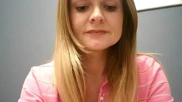 Snapshot of Ginger-bb chatting on 11-01-25, 03:50 Ginger-bb online show from 11-01-25, 03:50