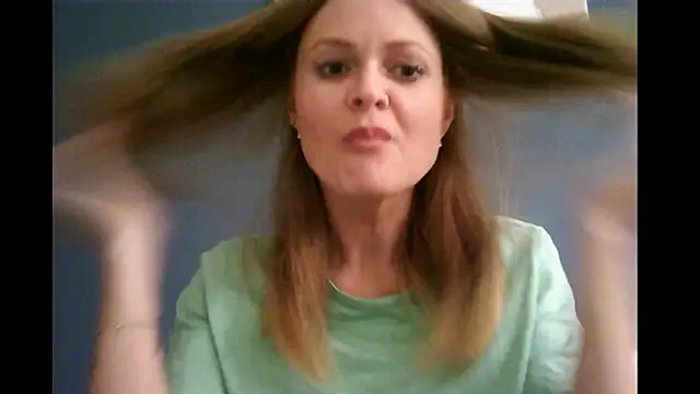 Snapshot of Ginger-bb chatting on 09-16-25, 01:45 Ginger-bb online show from 09-16-25, 01:45