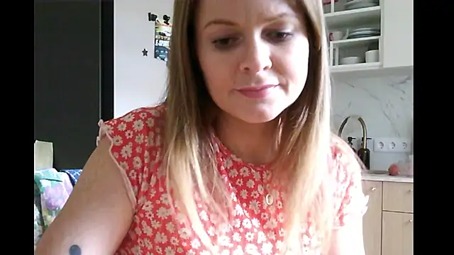 Snapshot of Ginger-bb chatting on 11-18-25, 12:52 Ginger-bb online show from 11-18-25, 12:52