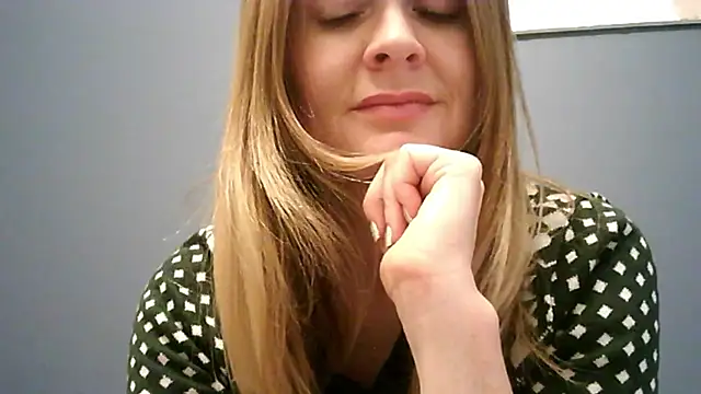 Snapshot of Ginger-bb chatting on 12-02-25, 01:24 Ginger-bb online show from 12-02-25, 01:24