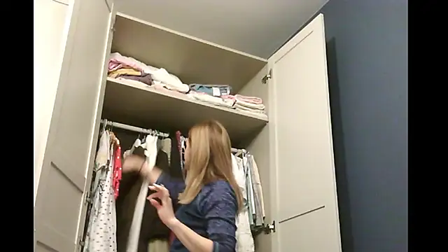 Snapshot of Ginger-bb chatting on 12-15-25, 07:36 Ginger-bb online show from 12-15-25, 07:36