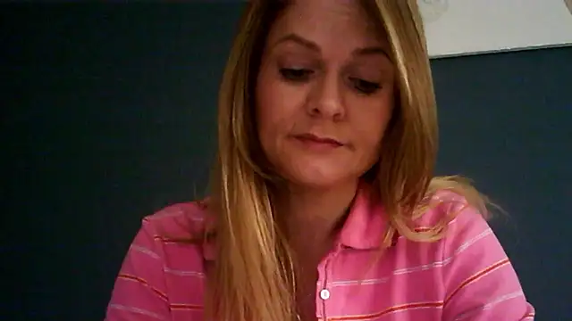 Snapshot of Ginger-bb chatting on 10-30-25, 08:01 Ginger-bb online show from 10-30-25, 08:01