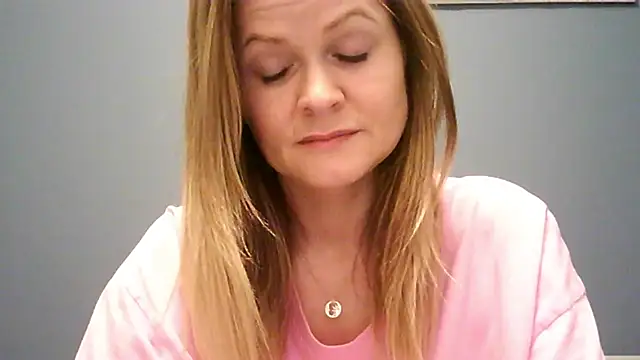 Snapshot of Ginger-bb chatting on 11-17-25, 06:39 Ginger-bb online show from 11-17-25, 06:39