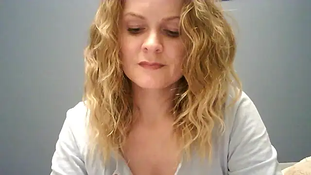 Snapshot of Ginger-bb chatting on 11-02-25, 03:28 Ginger-bb online show from 11-02-25, 03:28