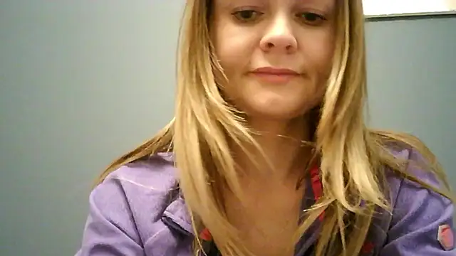 Snapshot of Ginger-bb chatting on 12-05-25, 08:02 Ginger-bb online show from 12-05-25, 08:02