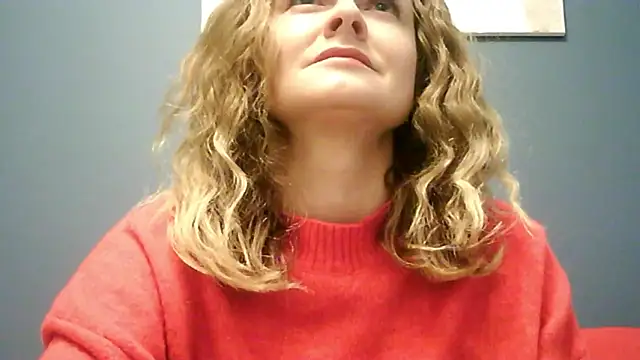 Snapshot of Ginger-bb chatting on 12-23-25, 07:18 Ginger-bb online show from 12-23-25, 07:18