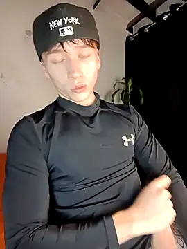 Snapshot of Logan_sixxer chatting on 09-28-25, 09:44 Logan sixxer online show from 09-28-25, 09:44