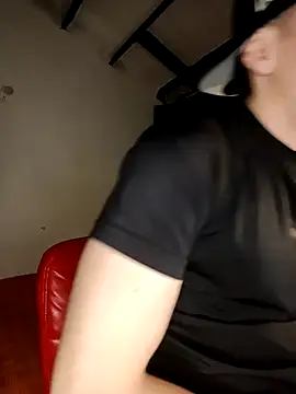 Snapshot of Logan_sixxer chatting on 09-28-25, 03:24 Logan sixxer online show from 09-28-25, 03:24