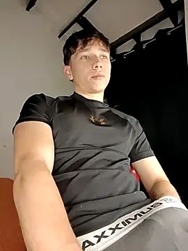 Snapshot of Logan_sixxer chatting on 09-17-25, 10:56 Logan sixxer online show from 09-17-25, 10:56