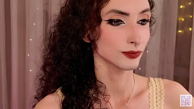 Snapshot of Queen_of_tease chatting on 09-24-25, 04:46 Queen of tease online show from 09-24-25, 04:46