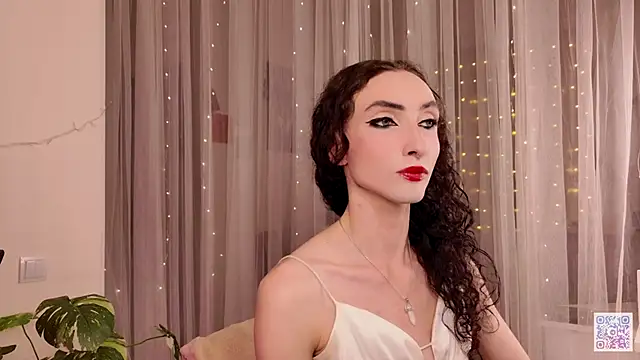Snapshot of Queen_of_tease chatting on 10-10-25, 05:36 Queen of tease online show from 10-10-25, 05:36