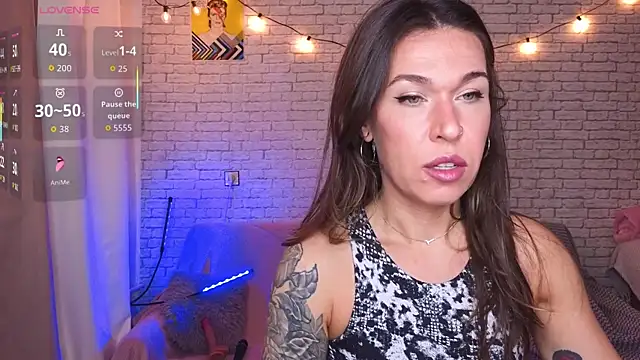 ReginaFoXXXy online show from 10-10-25, 11:00