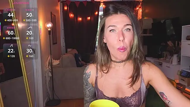 ReginaFoXXXy online show from 10-04-25, 10:17