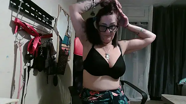 Mistress-Ivy51 online show from 11-08-25, 06:28