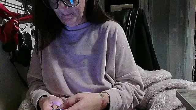 Mistress-Ivy51 online show from 11-10-25, 06:29