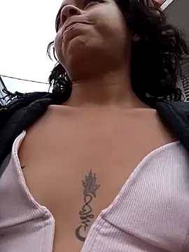 Snapshot of Tendercouple1 chatting on 02-11-26, 06:52 Tendercouple1 online show from 02-11-26, 06:52