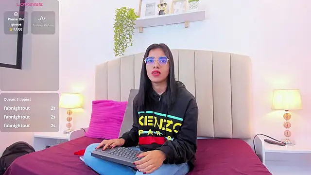 Rachel Donnelly online show from 09-27-25, 05:02