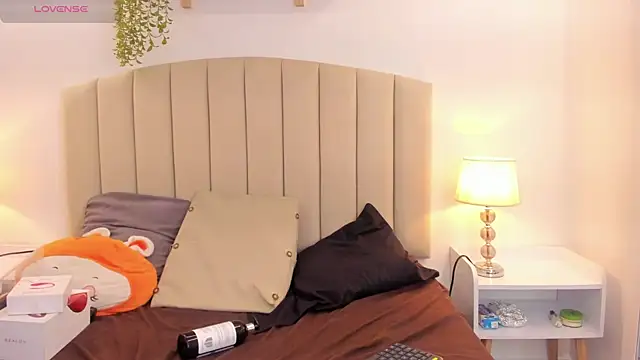 Rachel Donnelly online show from 10-11-25, 04:02