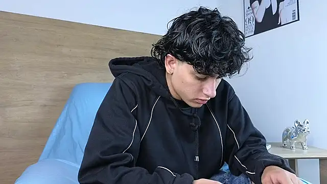 Snapshot of Stiven_Benet_ chatting on 11-11-25, 12:44 Stiven Benet online show from 11-11-25, 12:44