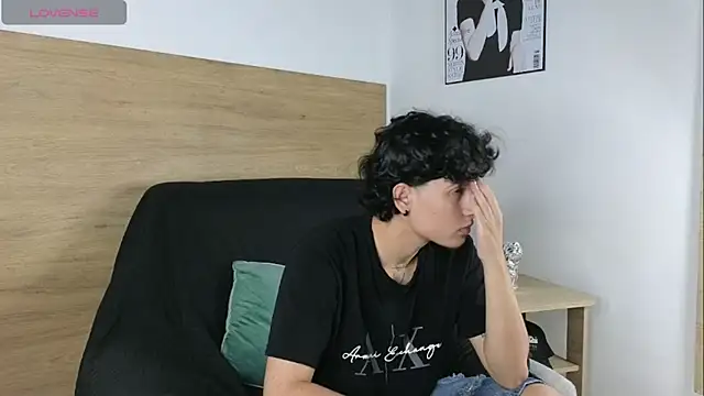 Snapshot of Stiven_Benet_ chatting on 11-05-25, 08:23 Stiven Benet online show from 11-05-25, 08:23