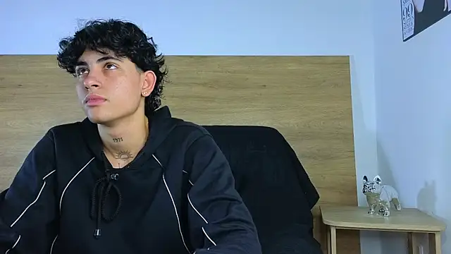 Snapshot of Stiven_Benet_ chatting on 11-15-25, 02:43 Stiven Benet online show from 11-15-25, 02:43