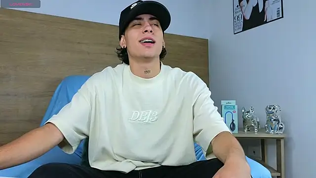 Snapshot of Stiven_Benet_ chatting on 10-23-25, 12:48 Stiven Benet online show from 10-23-25, 12:48