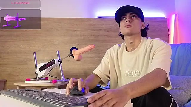 Snapshot of Stiven_Benet_ chatting on 11-14-25, 02:43 Stiven Benet online show from 11-14-25, 02:43