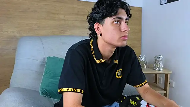 Snapshot of Stiven_Benet_ chatting on 10-29-25, 12:15 Stiven Benet online show from 10-29-25, 12:15