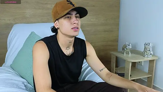 Snapshot of Stiven_Benet_ chatting on 10-26-25, 05:13 Stiven Benet online show from 10-26-25, 05:13