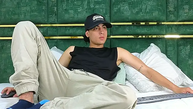 Snapshot of Stiven_Benet_ chatting on 10-28-25, 08:08 Stiven Benet online show from 10-28-25, 08:08