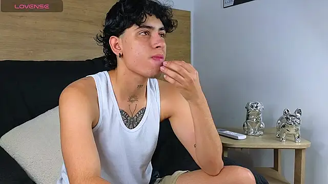 Snapshot of Stiven_Benet_ chatting on 11-02-25, 01:27 Stiven Benet online show from 11-02-25, 01:27