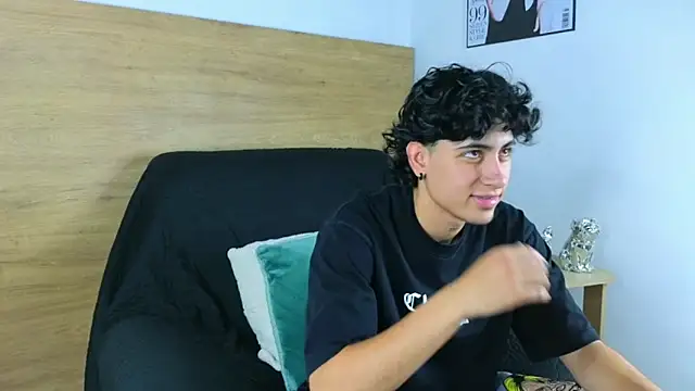 Snapshot of Stiven_Benet_ chatting on 11-06-25, 03:27 Stiven Benet online show from 11-06-25, 03:27