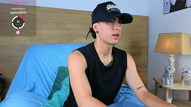 Snapshot of Stiven_Benet_ chatting on 10-22-25, 01:10 Stiven Benet online show from 10-22-25, 01:10