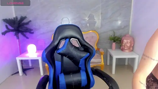 venuss09 s online show from 10-28-25, 02:05