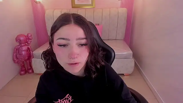 Snapshot of venuss09_s chatting on 01-13-26, 01:15 venuss09 s online show from 01-13-26, 01:15