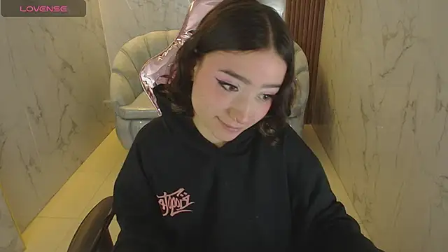 venuss09 s online show from 12-14-25, 01:49