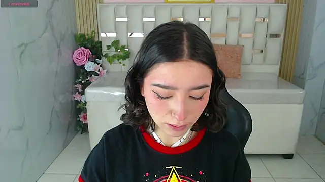 venuss09 s online show from 12-18-25, 01:48