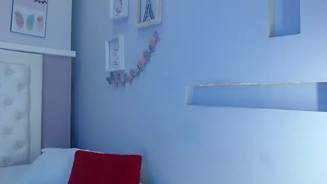 pocahontamoon online show from 09-12-25, 01:22