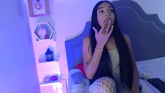 Snapshot of pocahontamoon chatting on 02-10-26, 03:44 pocahontamoon online show from 02-10-26, 03:44