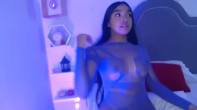 Snapshot of pocahontamoon chatting on 02-16-26, 03:10 pocahontamoon online show from 02-16-26, 03:10