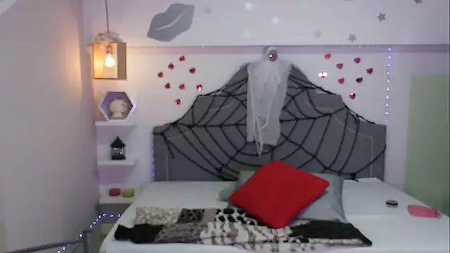 pocahontamoon online show from 10-29-25, 03:44