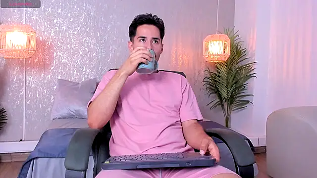 Snapshot of loghan_fox chatting on 09-28-25, 03:46 loghan fox online show from 09-28-25, 03:46