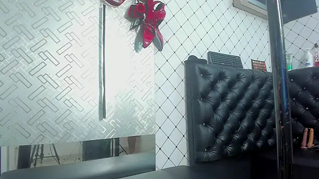 EMMA SANTANA online show from 10-18-25, 07:49